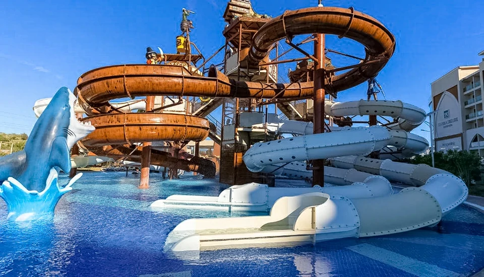 زافیرا دلوکس ریزورت و اسپا